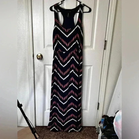 Trixxi Junior Size Medium Maxi Dress Colorful Pattern Flowy Lightweight Long - Picture 1 of 4